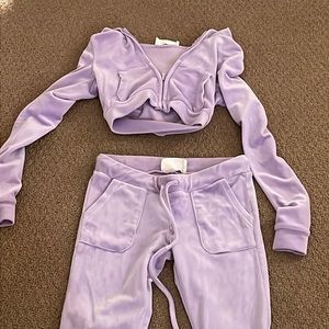 Super cute sweatsuit!
